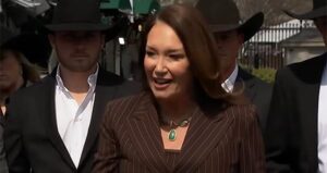 美国化肥因中东战火告急，英媒发现：中国早有储备