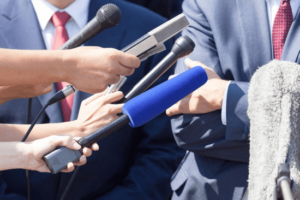 2026年政府工作任务：推广中小学春秋假，落实职工带薪错峰休假制度