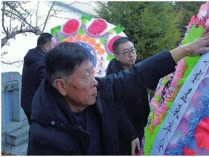 69岁老人终于“见”到烈士父亲